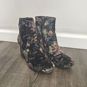 Limelight Monique Velvet Floral Print Booties Boots Woman Size 6.5
